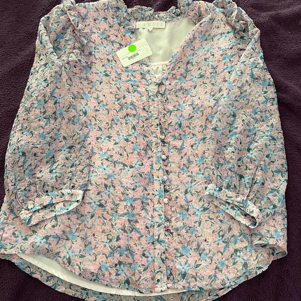 NWT Karlie blouse.